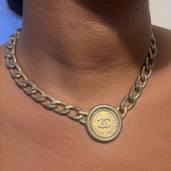 CHANEL Vintage 1980s Gold Metal Cuban Chain CC Choker Coin Necklace - Picture 6 of 6